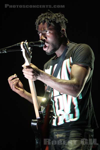 BLOC PARTY - 2009-02-10 - PARIS - Olympia - Rowland Kelechukwu Okereke